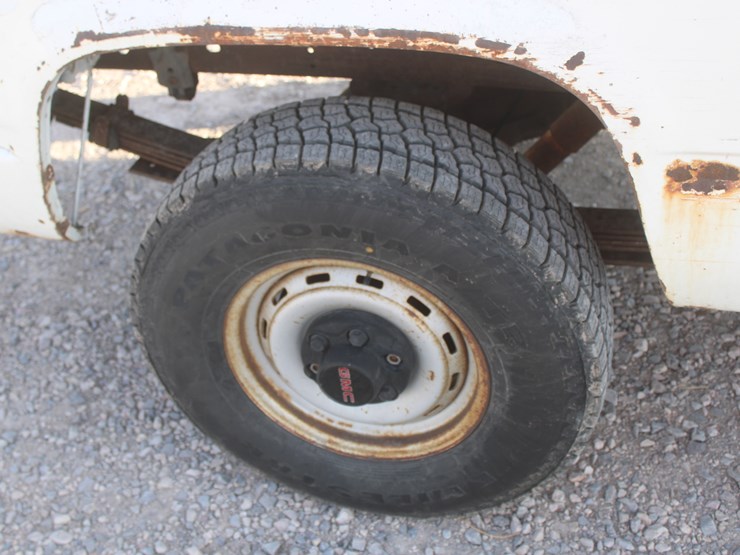 #3038-•-1992-gmc-seirra-single-cab-pickup-image-36