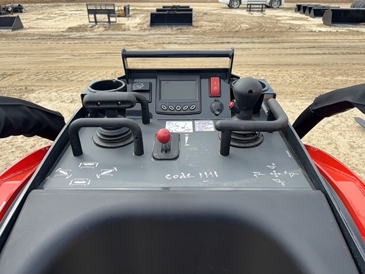 2026-kubota-scl1000-image-6