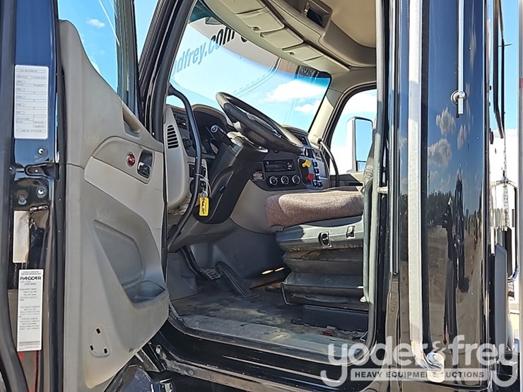 peterbilt-579-image-34