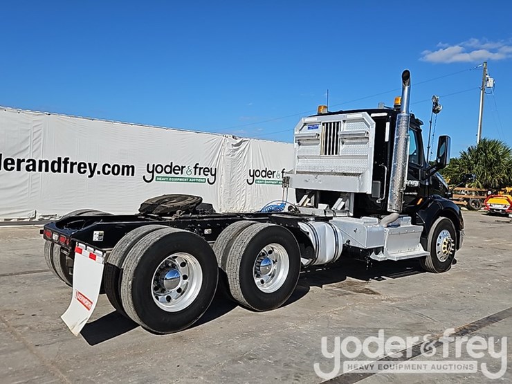 peterbilt-579-image-5