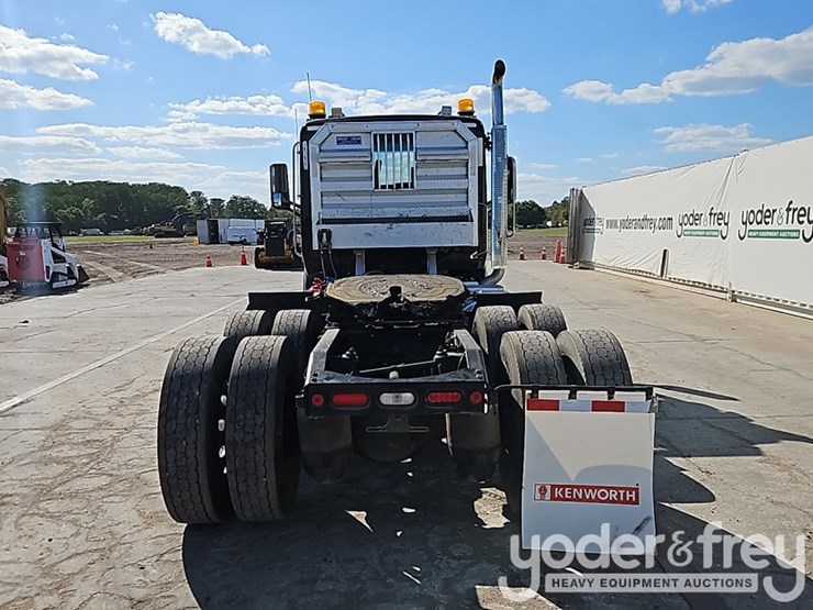 peterbilt-579-image-15