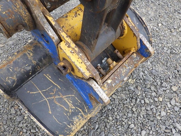 2020-deere-26g-image-26