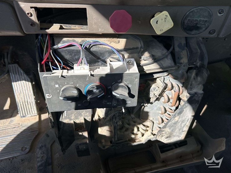 2004-mack-613-concrete-mixing-truck-image-18