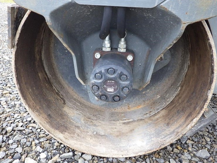 2019-wacker-neuson-rd12a-tandem-vibratory-roller-image-14