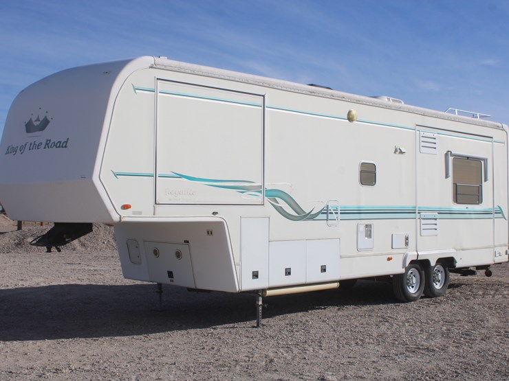 #3041-•-2002-king-of-the-road-royalite-34ft-camper-trailer-image-1