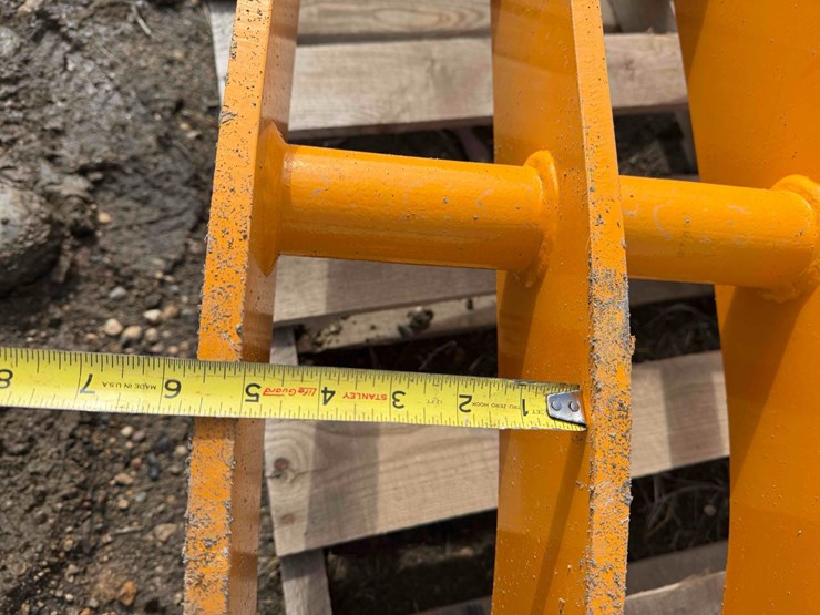 caterpillar-307-image-12