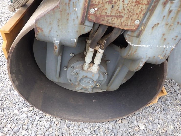 2010-wacker-neuson-rd27-120-image-13