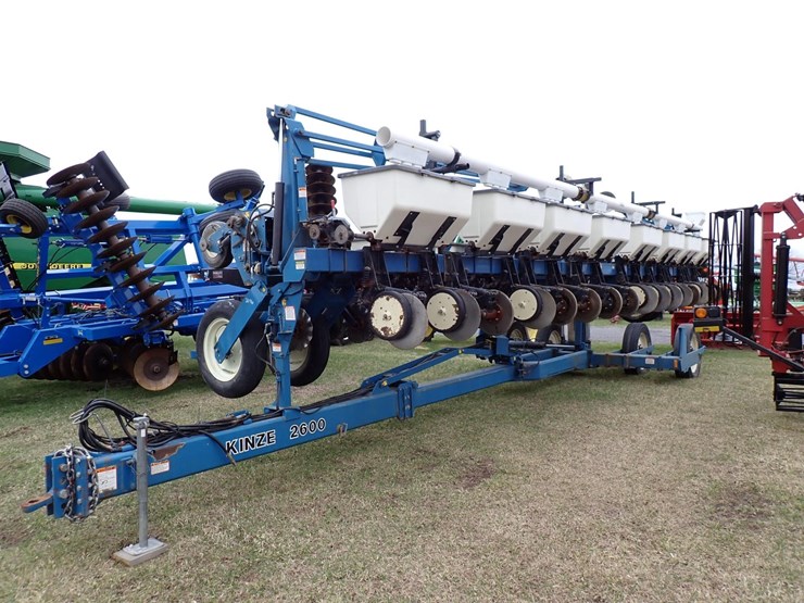 kinze-2600-image-1