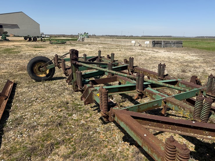 john-deere-100-image-29