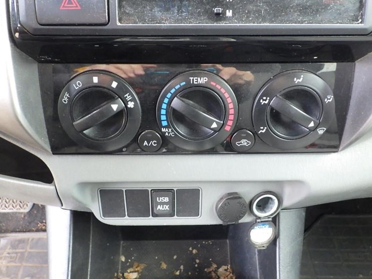 2013-toyota-tacoma-image-30