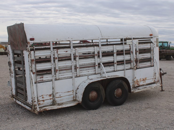 #3021-•-16ft-bumper-pull-livestock-trailer-image-7