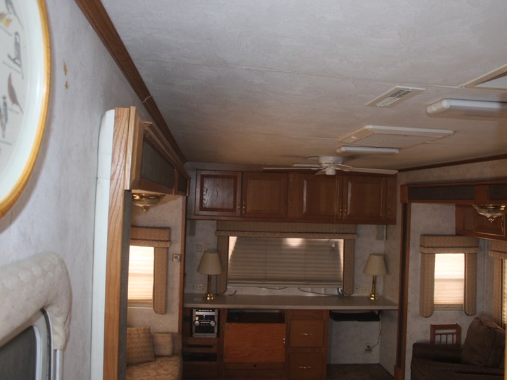 #3041-•-2002-king-of-the-road-royalite-34ft-camper-trailer-image-50