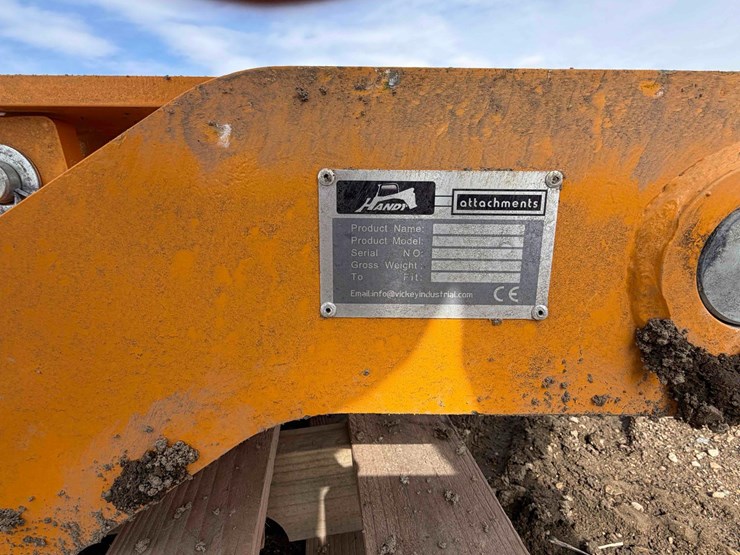 caterpillar-320-image-16