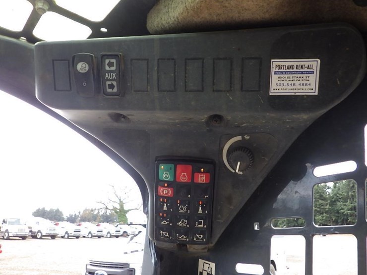 2017-deere-317g-image-24