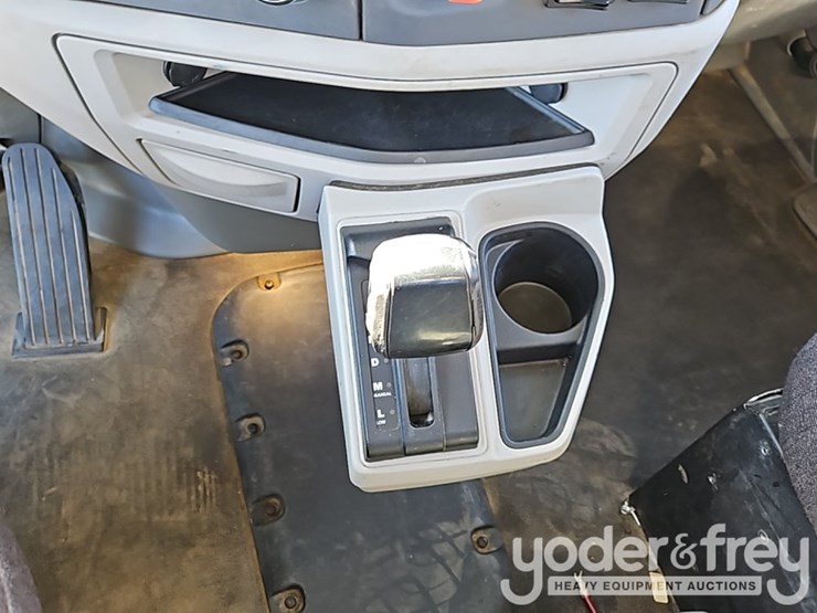 peterbilt-579-image-38