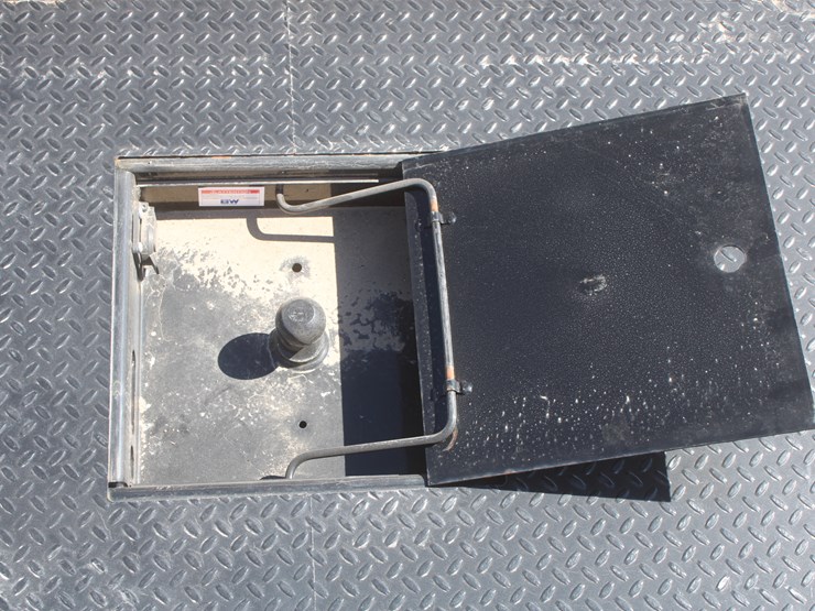 #3009-•-cm-skirted-flatbed-with-4-toolboxes-image-18