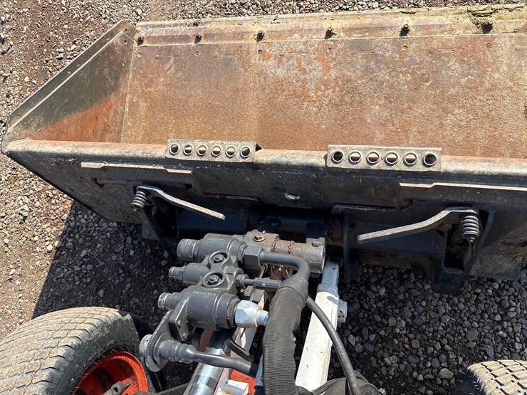 2007-bobcat-5600-toolcat-image-11