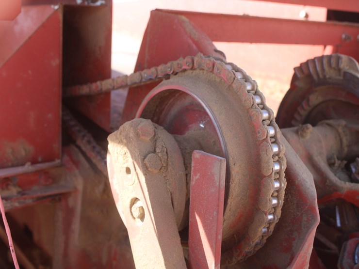 hesston-4600-image-23