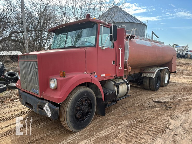 1900-white/gmc-fuel-truck-9618-image-1