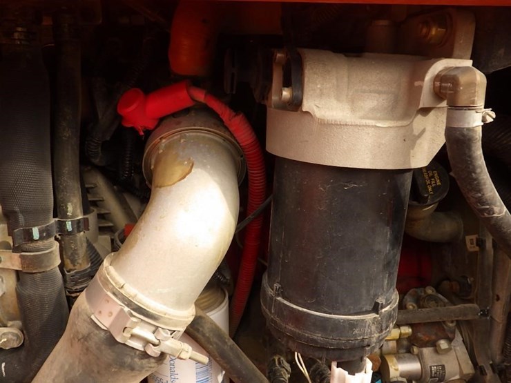 2015-jlg-8042-image-14