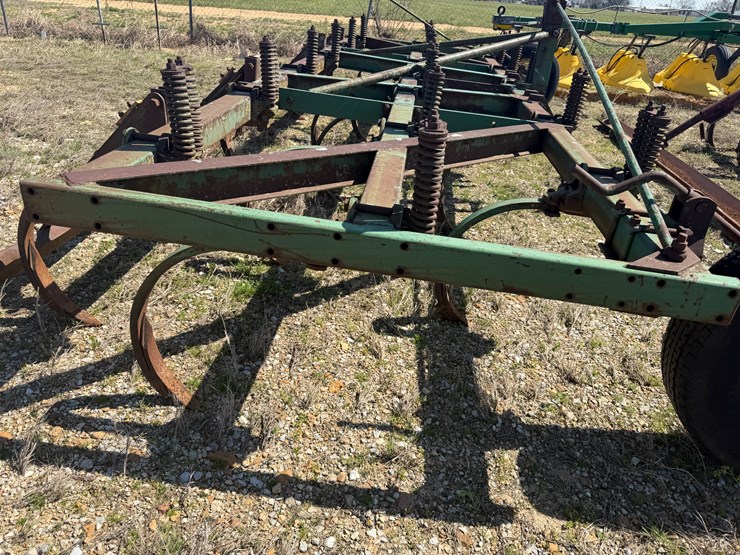 john-deere-100-image-14