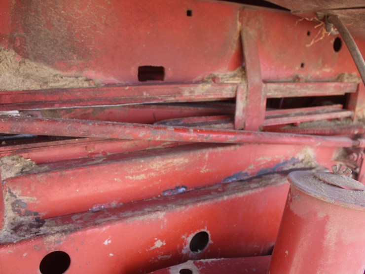 hesston-4600-image-43