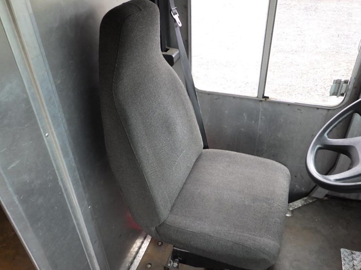 2008-freightliner-mt45-image-22