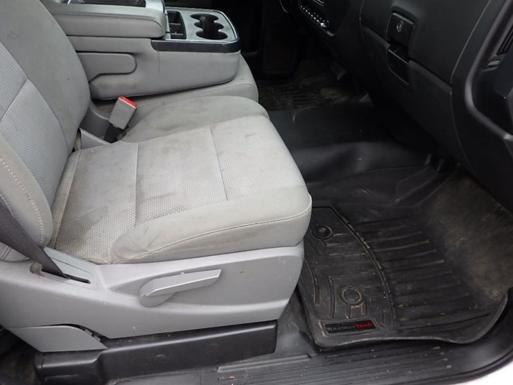 2017-chevrolet-2500-image-23