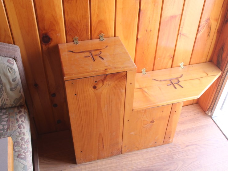 #3020-•-1995-soft-touch-horse-trailer-with-living-quarters-image-24