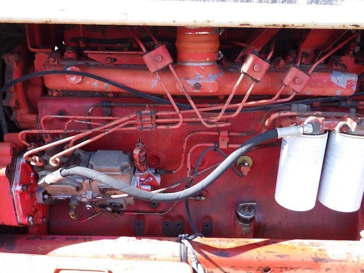 international-f1066-tractor-image-20