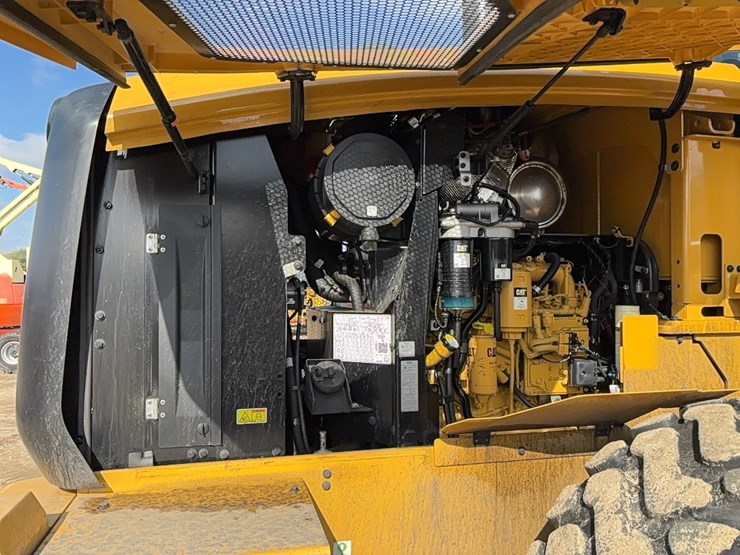 2025-caterpillar-926m-image-8