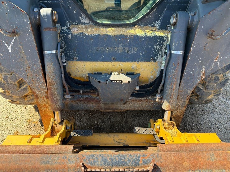 2017-deere-316gr-image-12