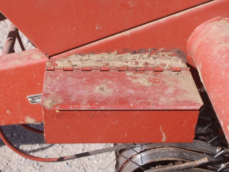 hesston-4600-image-16