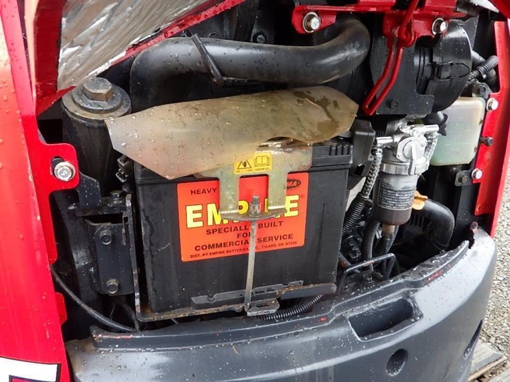 2013-yanmar-vio35-5b-image-10