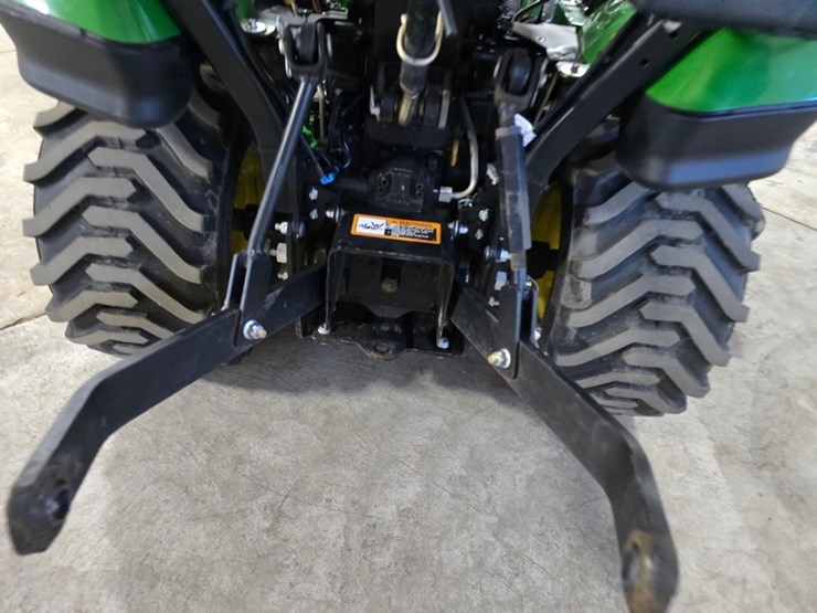 2014-john-deere-1025r-image-6