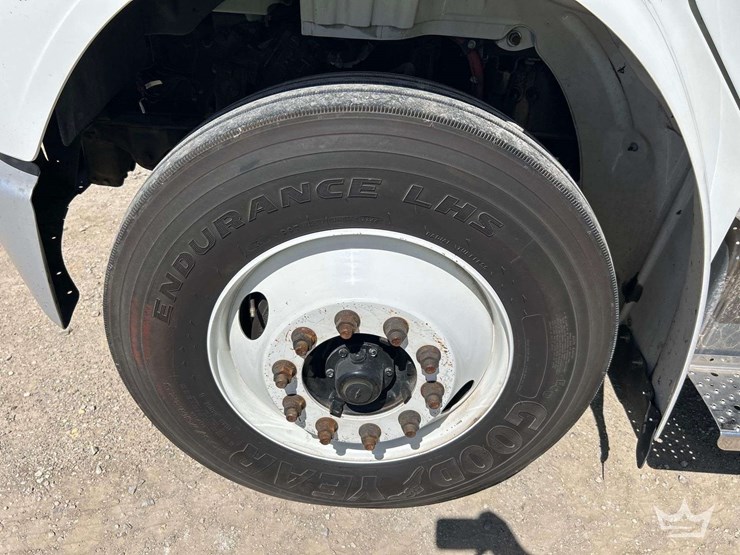 2018-freightliner-m2-106-image-27