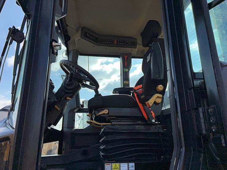 2025-caterpillar-926m-image-14