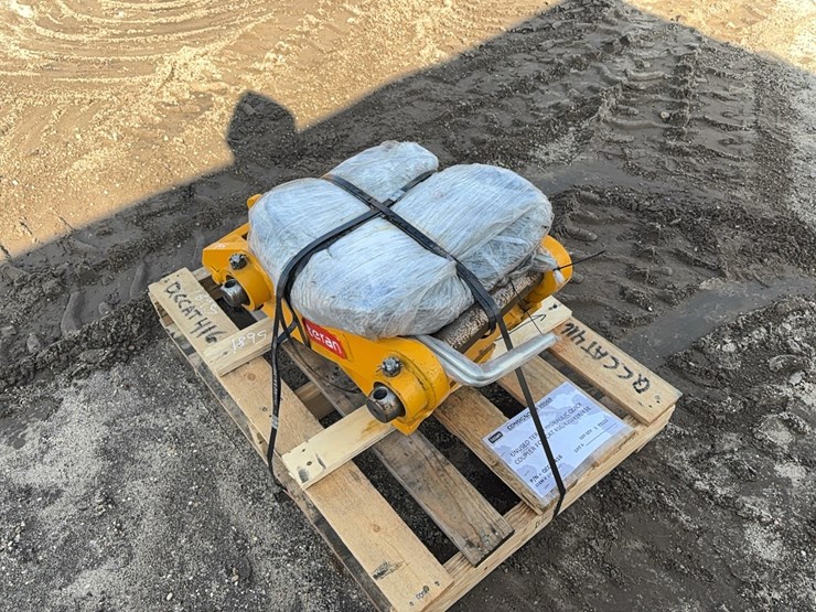 caterpillar-416-image-4