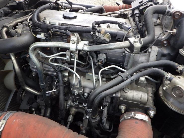 2010-isuzu-npr-image-11