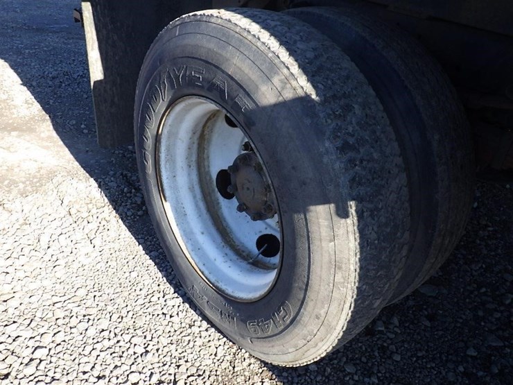 2002-ford-f750-image-25