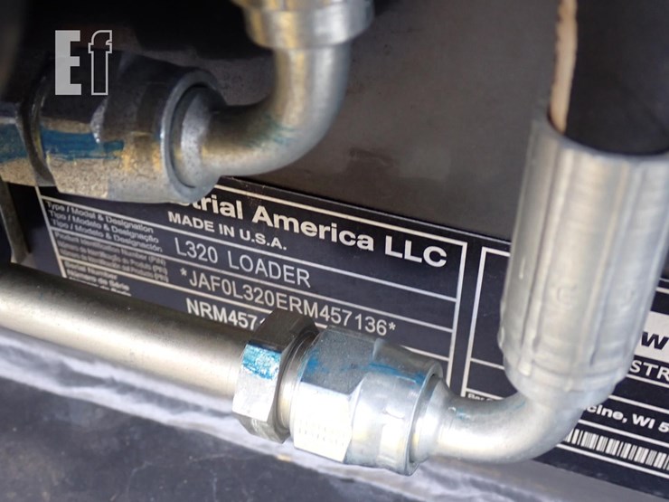 new-holland-l320-image-15