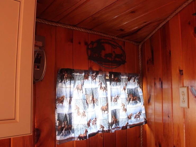 #3020-•-1995-soft-touch-horse-trailer-with-living-quarters-image-31