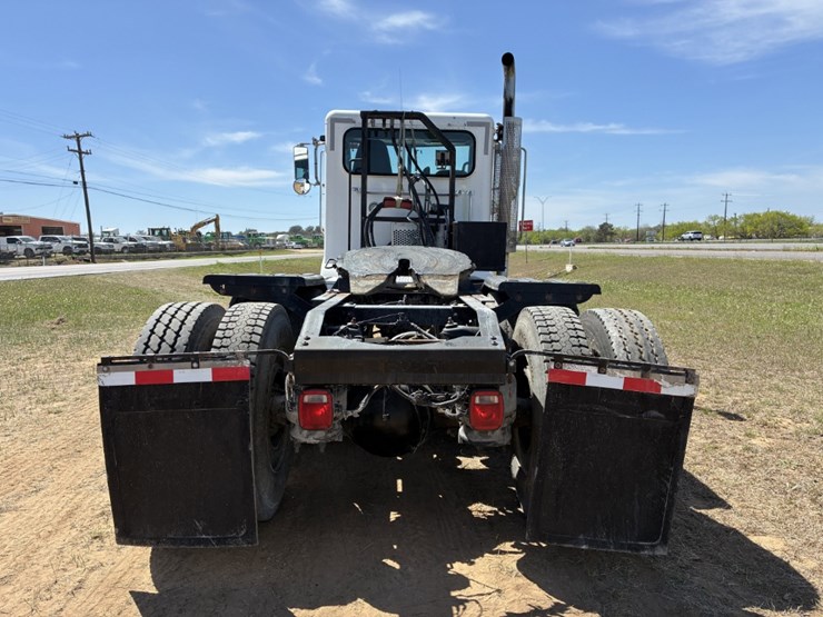 2012-peterbilt-367-image-5