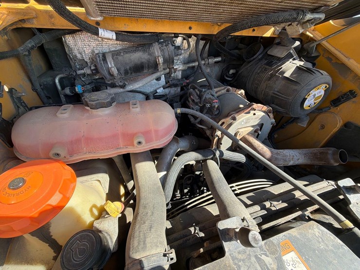 2017-deere-316gr-image-8