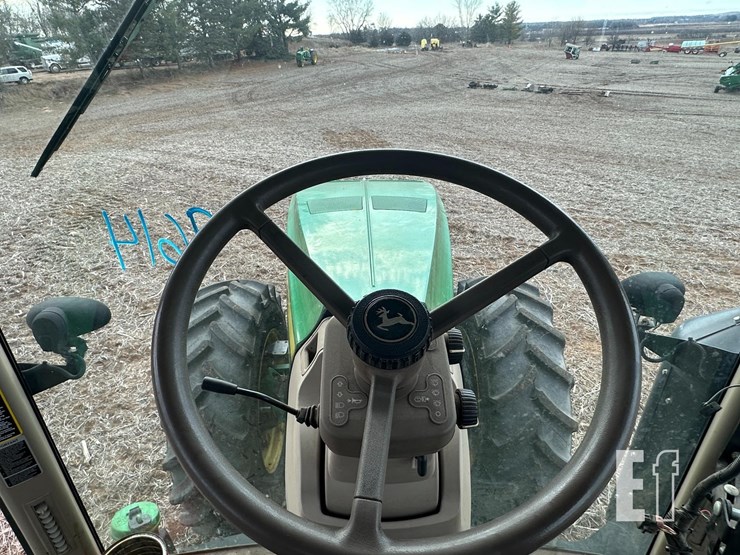 john-deere-8235r-image-20