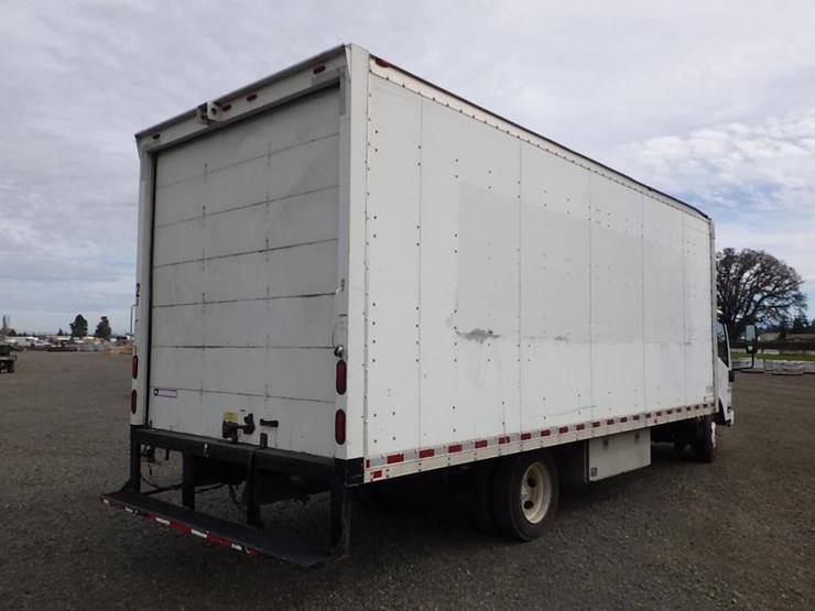 2010-isuzu-npr-image-5