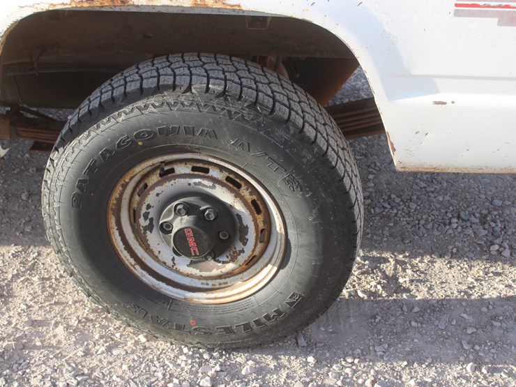 #3038-•-1992-gmc-seirra-single-cab-pickup-image-26