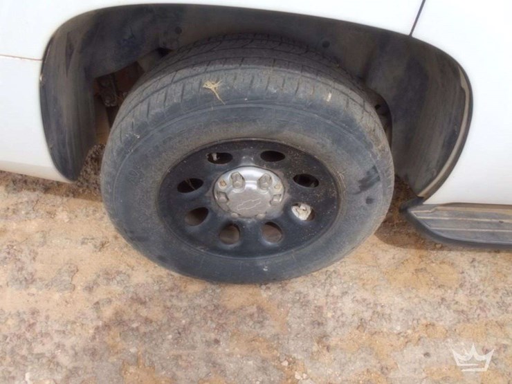 2013-chevrolet-tahoe-image-15