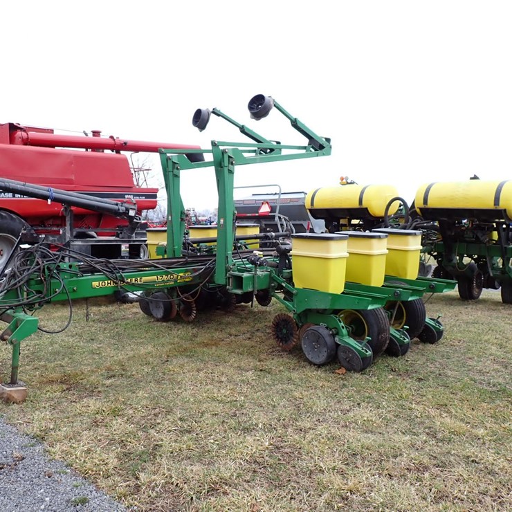 JOHN DEERE 1770