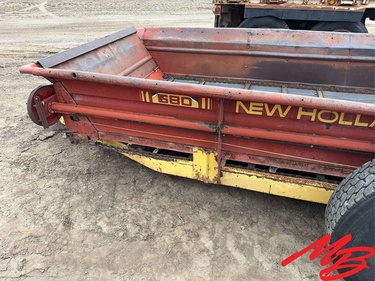 new-holland-680-image-12